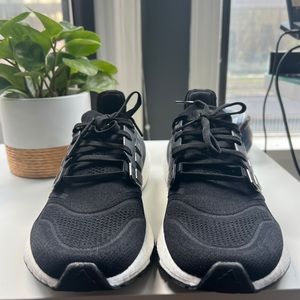 Adidas Women's Ultraboost 22 Size 8 Black